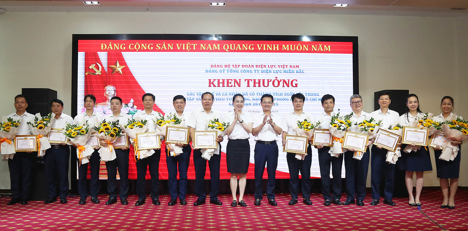 Sáng 25/7, tại Hà Nội, Đảng ủy Tổng công ty Điện lực miền Bắc (EVNNPC) tổ chức Hội nghị sơ kết công tác 6 tháng đầu năm và triển khai nhiệm vụ 6 tháng cuối năm 2025. Đồng chí Đỗ Nguyệt Ánh - Bí thư Đảng ủy, Chủ tịch Hội đồng thành viên (HĐTV) EVNNPC chủ trì hội nghị.